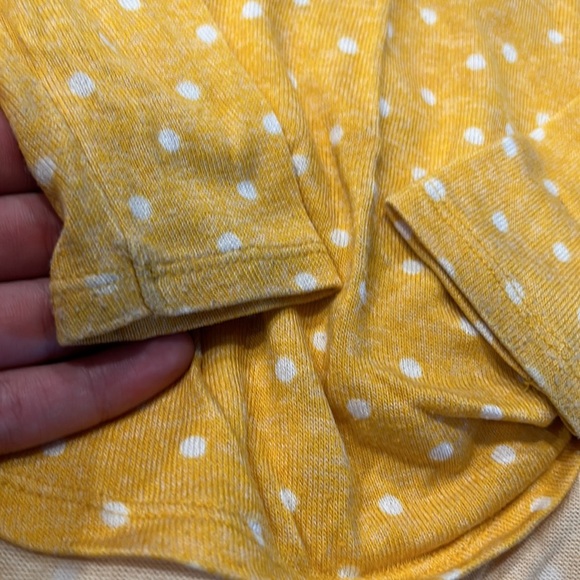 Old navy 2 t top (wear noted on sleeves) - Picture 2 of 4